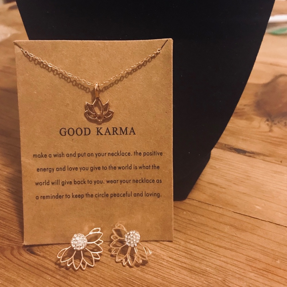🌼Last One🌼 Lotus Flower earring and necklace set